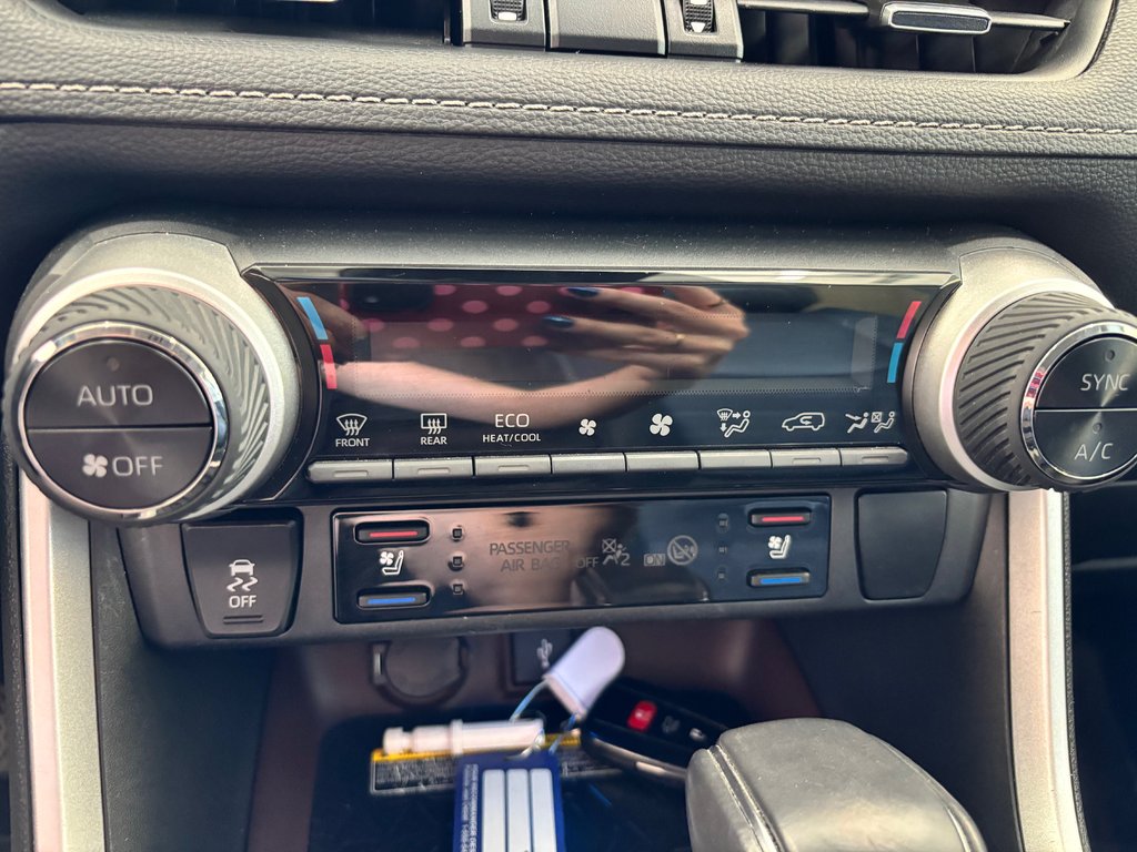 2020 Toyota RAV4 Hybrid LIMITED AWD, in Magog, Quebec - 16 - w1024h768px