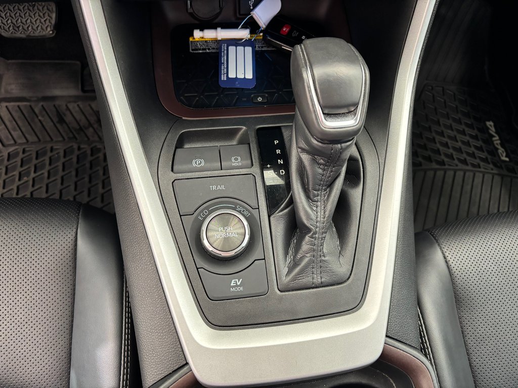 2020 Toyota RAV4 Hybrid LIMITED AWD, in Magog, Quebec - 17 - w1024h768px