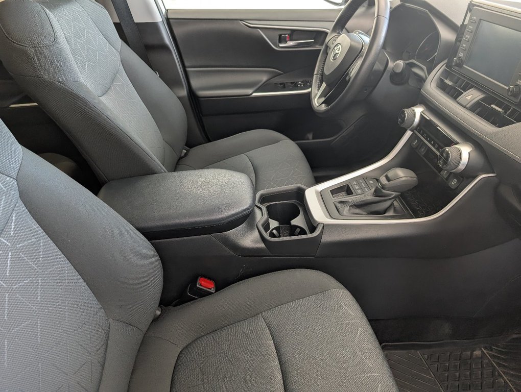 Toyota RAV4 XLE AWD, TOIT, MAGS, 2021 à Magog, Québec - 9 - w1024h768px