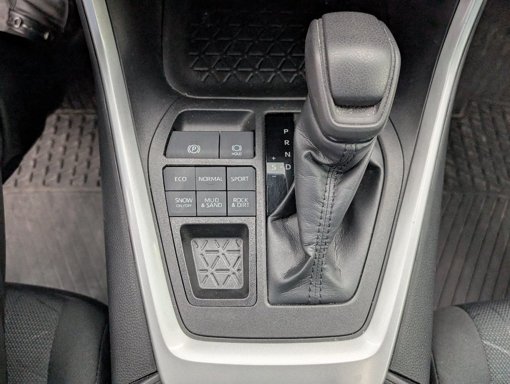 Toyota RAV4 XLE AWD, TOIT, MAGS, 2021 à Magog, Québec - 16 - w1024h768px