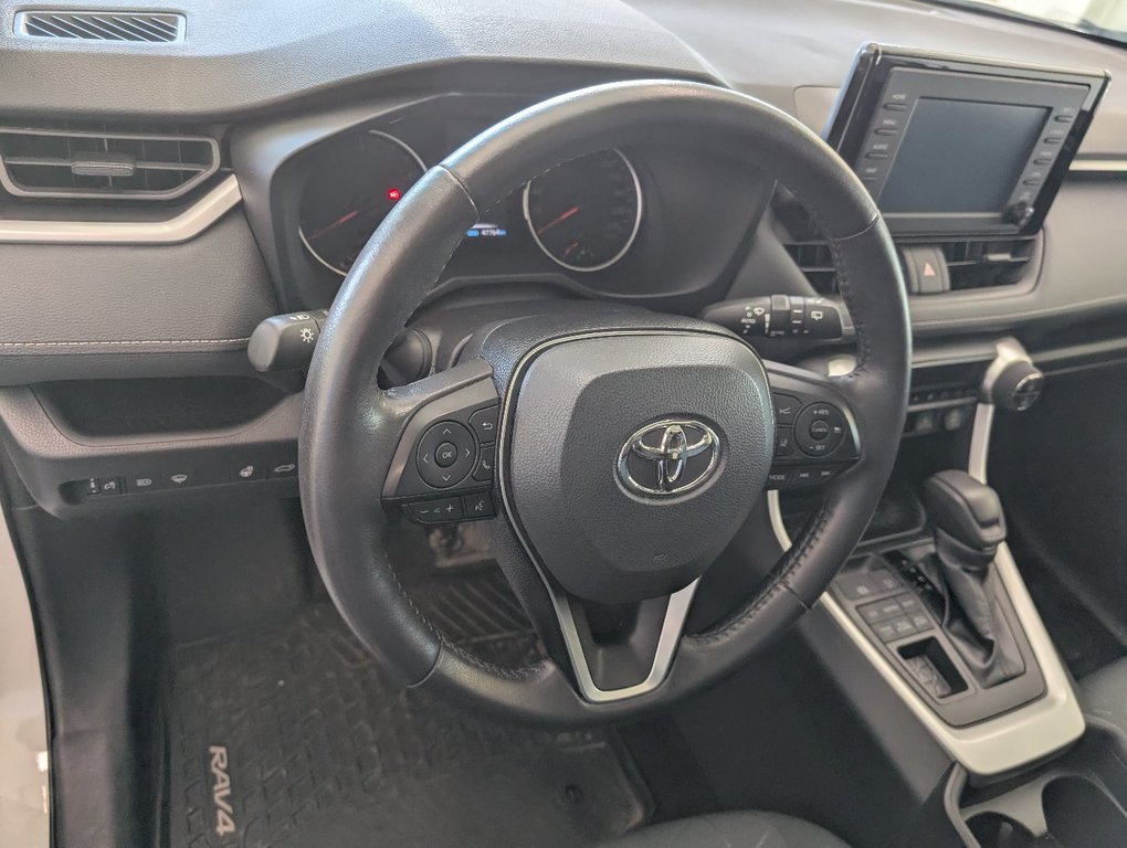 Toyota RAV4 XLE AWD, TOIT, MAGS, 2021 à Magog, Québec - 12 - w1024h768px