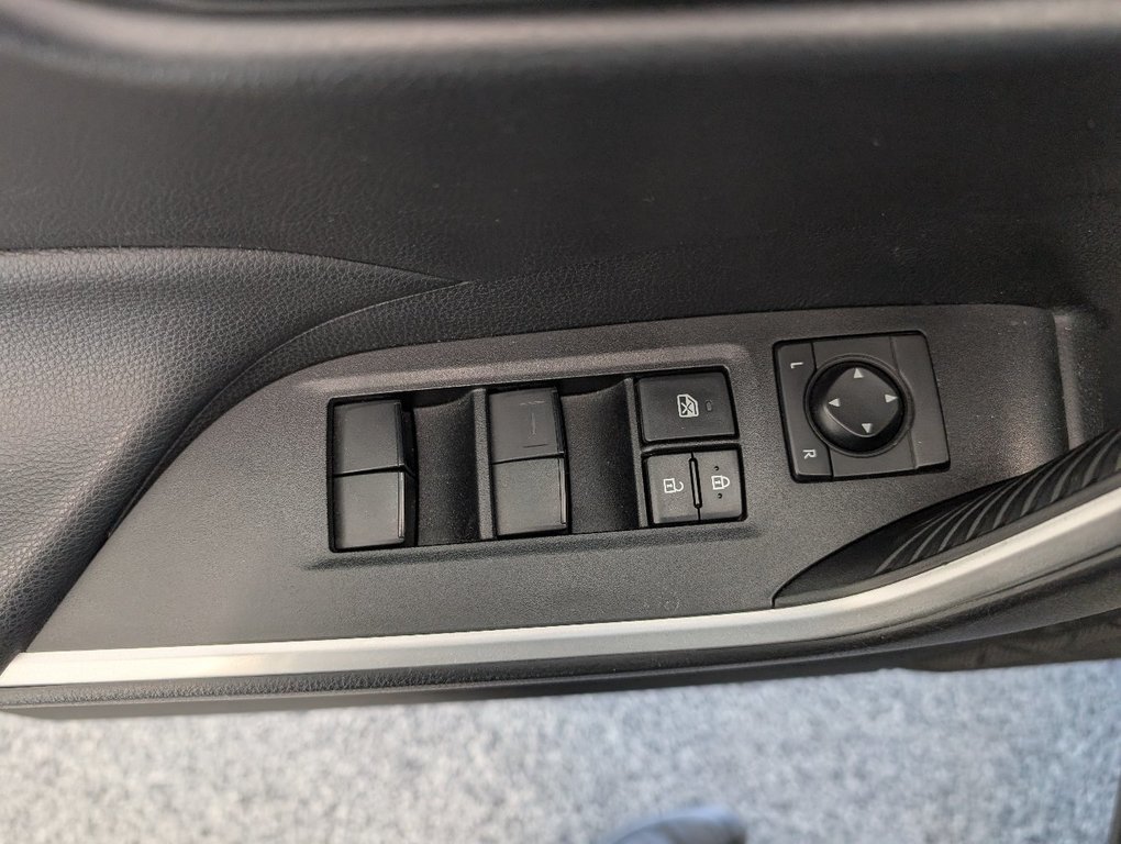 Toyota RAV4 XLE AWD, TOIT, MAGS, 2021 à Magog, Québec - 15 - w1024h768px
