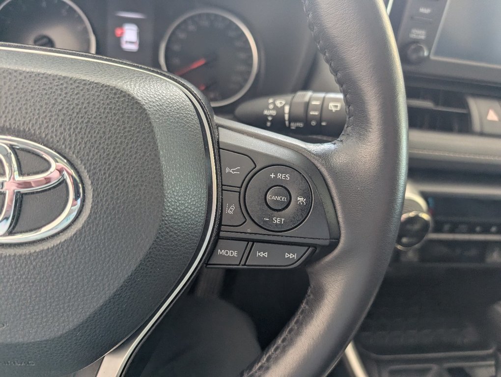 Toyota RAV4 XLE AWD, TOIT, MAGS, 2021 à Magog, Québec - 19 - w1024h768px