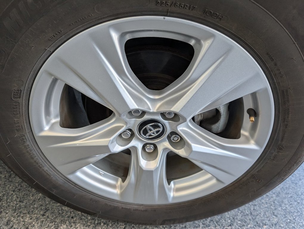 Toyota RAV4 XLE AWD, TOIT, MAGS, 2021 à Magog, Québec - 24 - w1024h768px