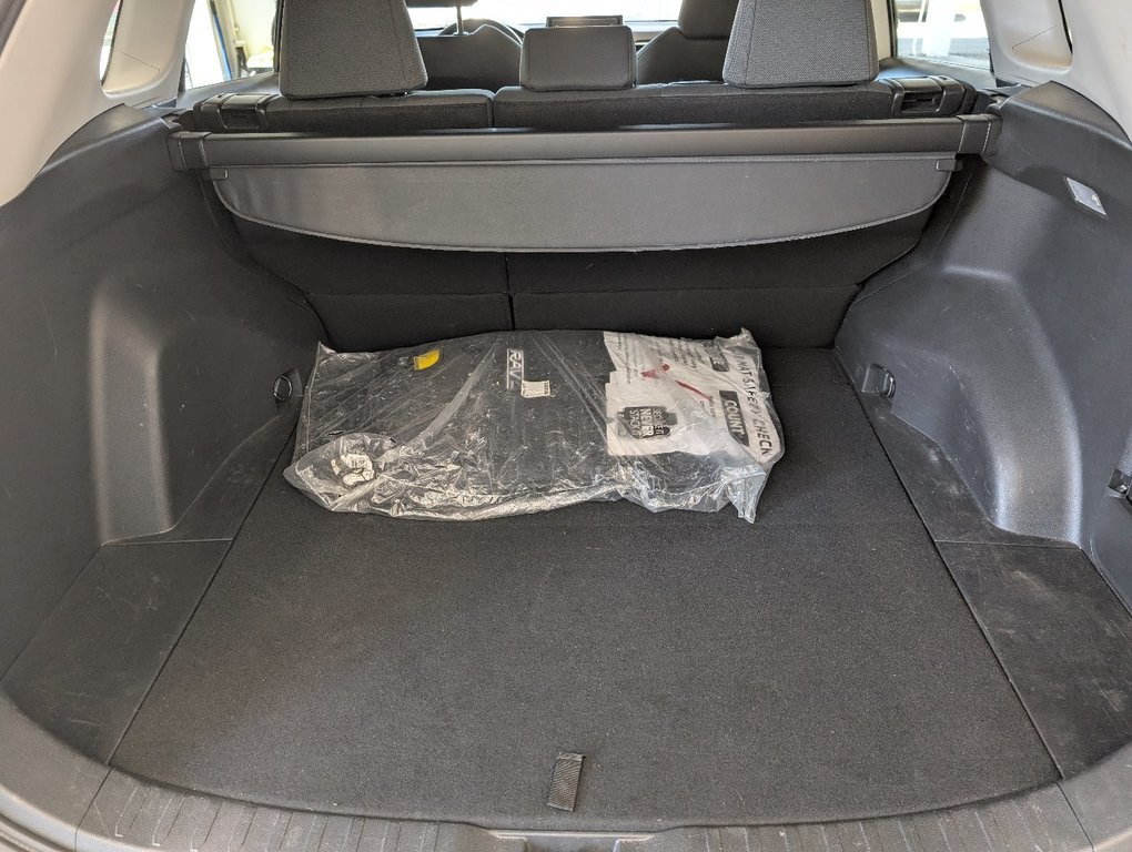 Toyota RAV4 XLE AWD, TOIT, MAGS, 2021 à Magog, Québec - 7 - w1024h768px