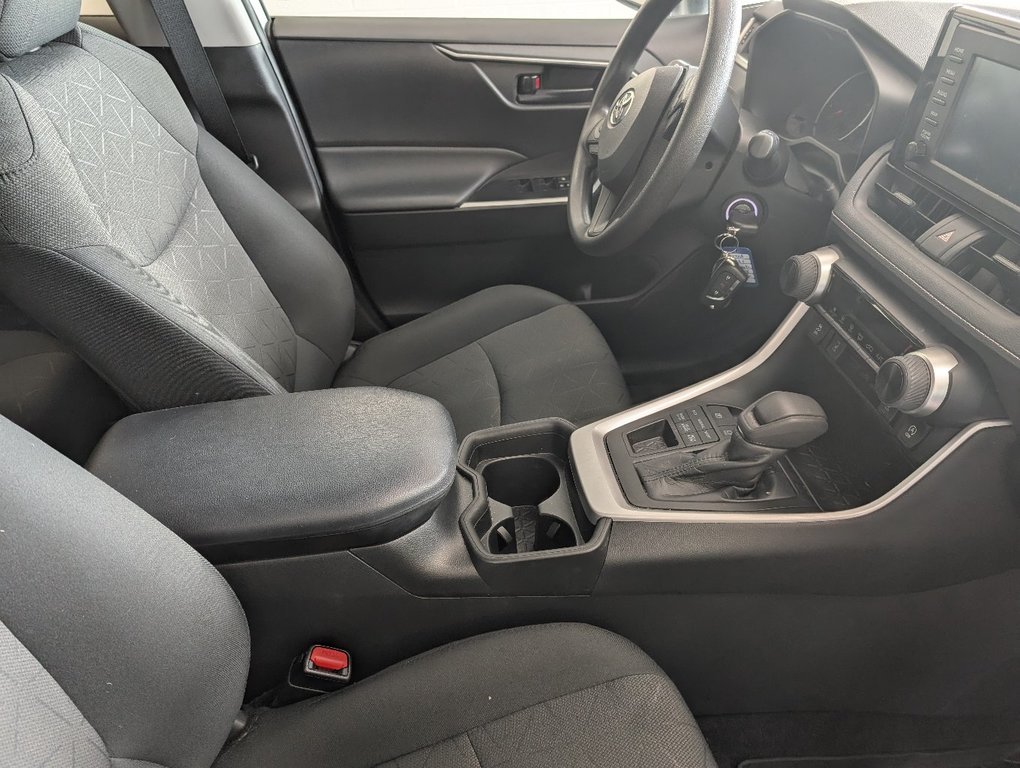 Toyota RAV4 LE AWD 2021 à Magog, Québec - 9 - w1024h768px
