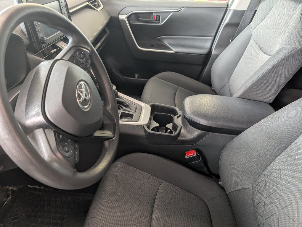 Toyota RAV4 LE AWD 2021 à Magog, Québec - 12 - w1024h768px