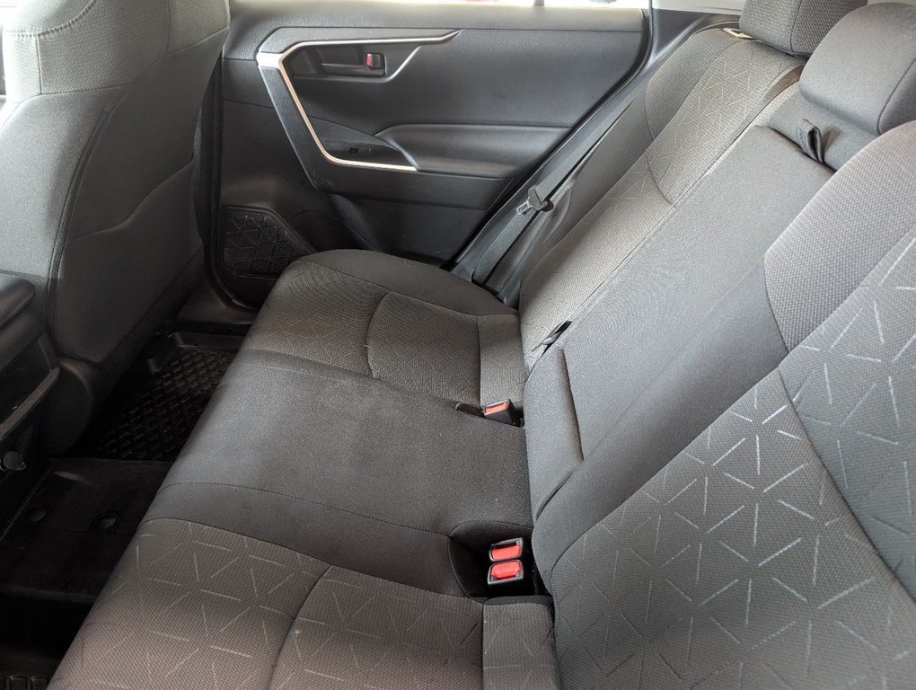 Toyota RAV4 LE AWD 2021 à Magog, Québec - 11 - w1024h768px
