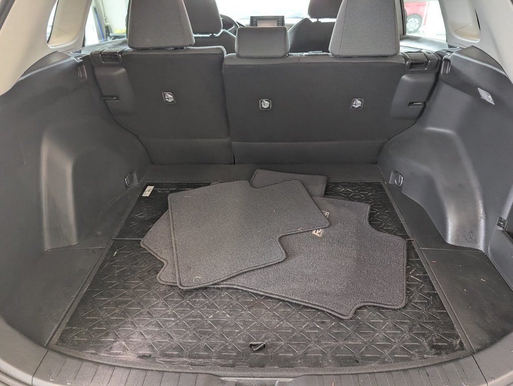 Toyota RAV4 LE AWD 2021 à Magog, Québec - 7 - w1024h768px