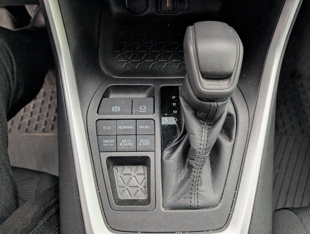 Toyota RAV4 LE AWD 2021 à Magog, Québec - 16 - w1024h768px