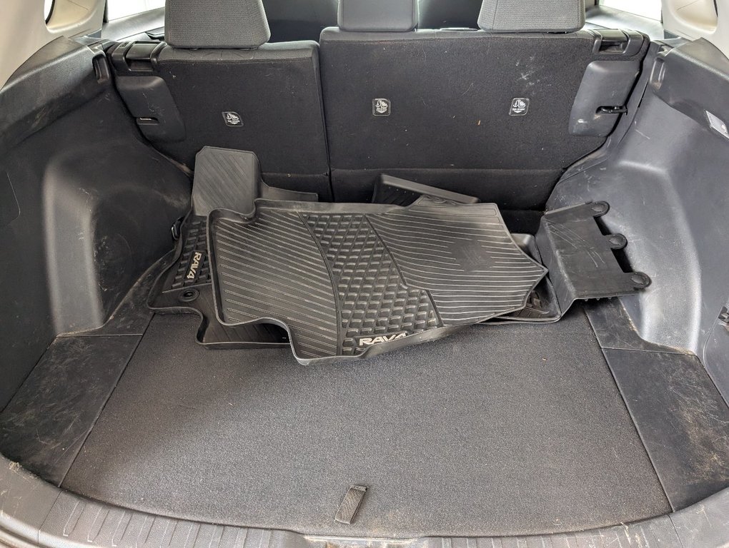 Toyota RAV4 LE AWD 2021 à Magog, Québec - 7 - w1024h768px
