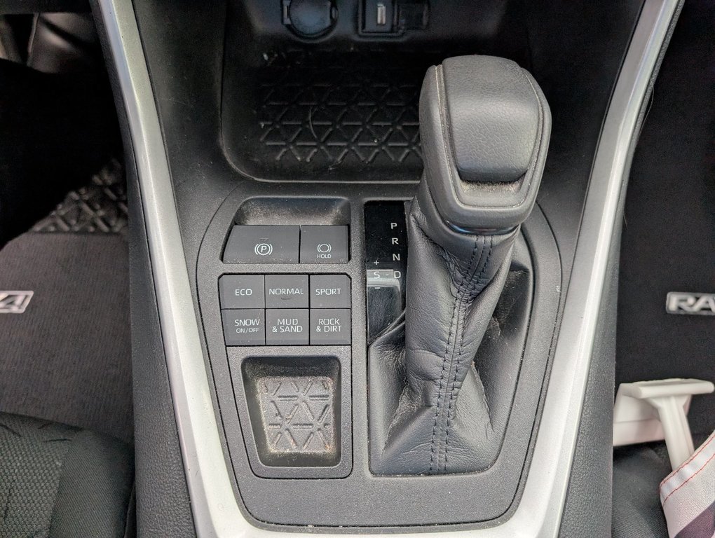 Toyota RAV4 LE AWD 2021 à Magog, Québec - 16 - w1024h768px