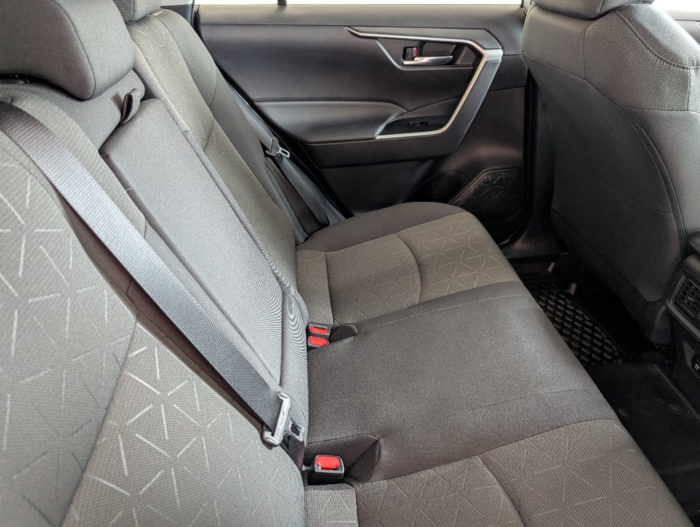 2021 Toyota RAV4 XLE AWD, in Magog, Quebec - 8 - w1024h768px