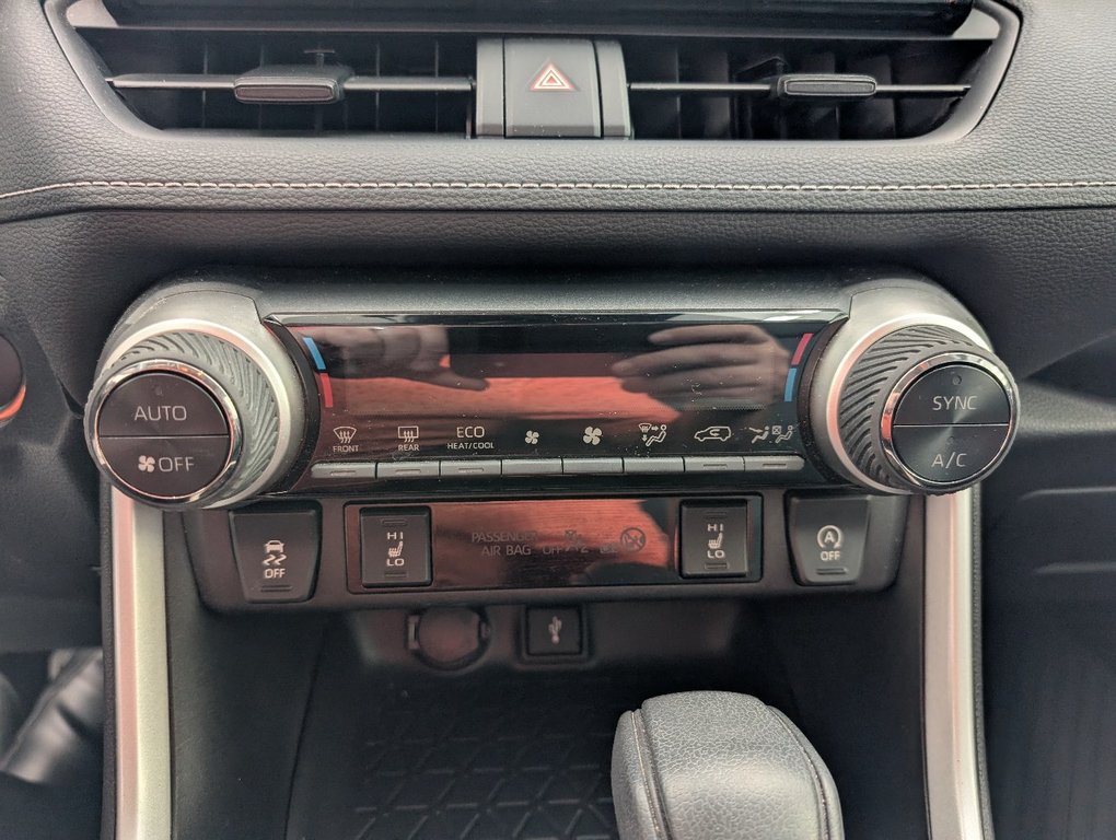 2021 Toyota RAV4 XLE AWD, in Magog, Quebec - 18 - w1024h768px