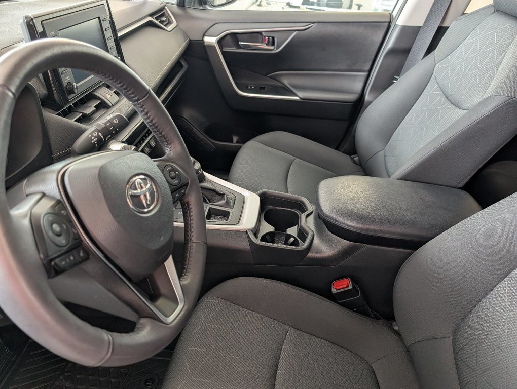 2021 Toyota RAV4 XLE AWD, in Magog, Quebec - 12 - w1024h768px