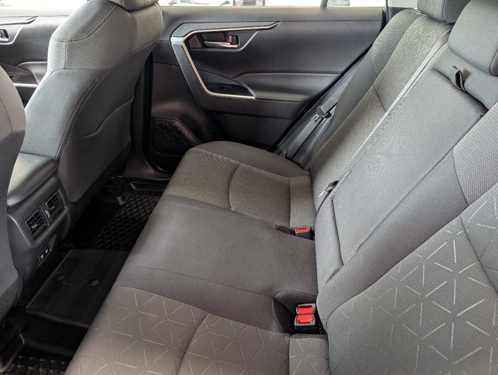2021 Toyota RAV4 XLE AWD, in Magog, Quebec - 11 - w1024h768px