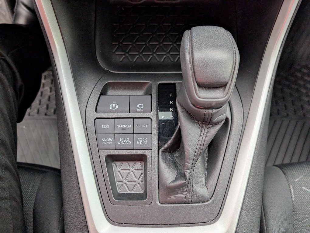 2021 Toyota RAV4 XLE AWD, in Magog, Quebec - 17 - w1024h768px