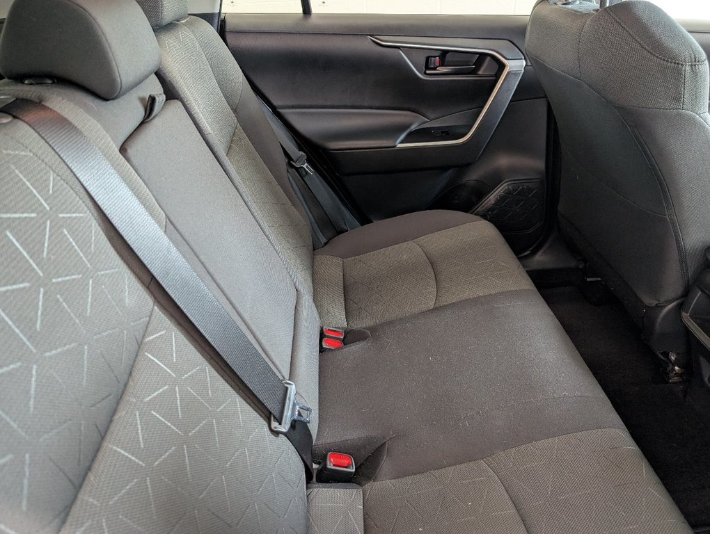 Toyota RAV4 LE, A/C, 2021 à Magog, Québec - 8 - w1024h768px