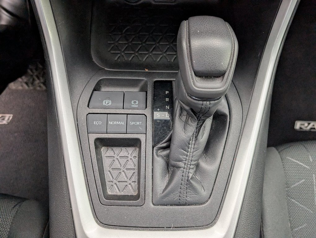 Toyota RAV4 LE, A/C, 2021 à Magog, Québec - 16 - w1024h768px