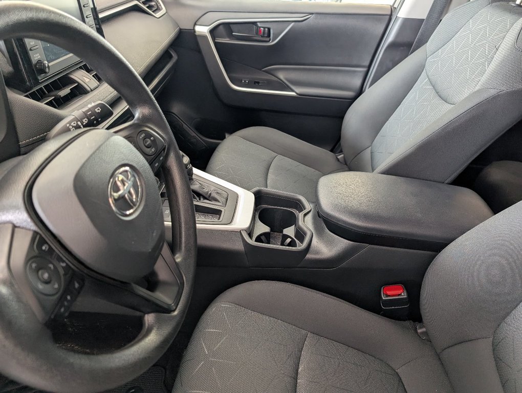 Toyota RAV4 LE, A/C, 2021 à Magog, Québec - 12 - w1024h768px
