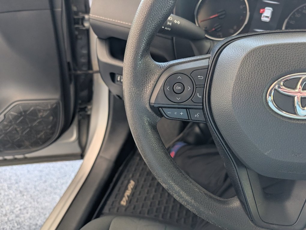 2021 Toyota RAV4 LE AWD in Magog, Quebec - 18 - w1024h768px