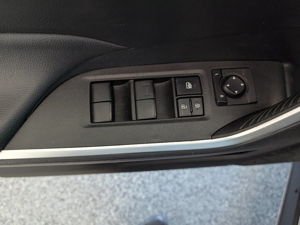 2021 Toyota RAV4 LE AWD in Magog, Quebec - 14 - w1024h768px