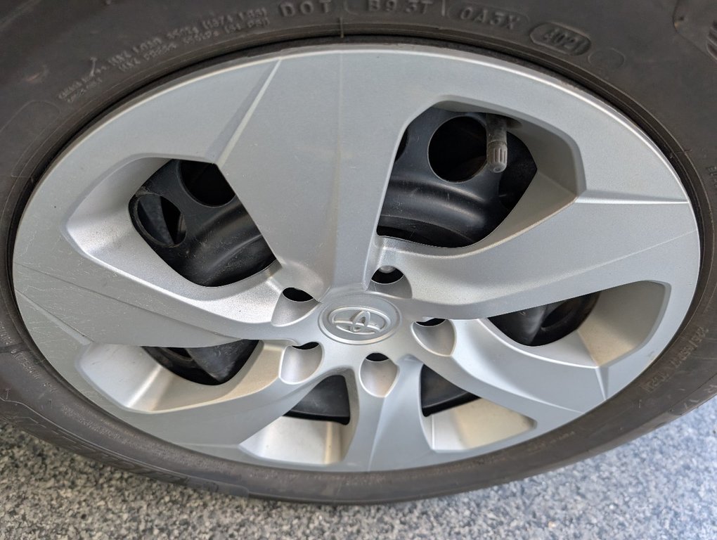 2021 Toyota RAV4 LE AWD in Magog, Quebec - 23 - w1024h768px