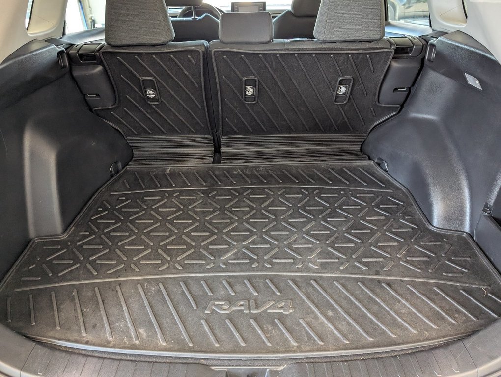 2021 Toyota RAV4 LE AWD in Magog, Quebec - 7 - w1024h768px