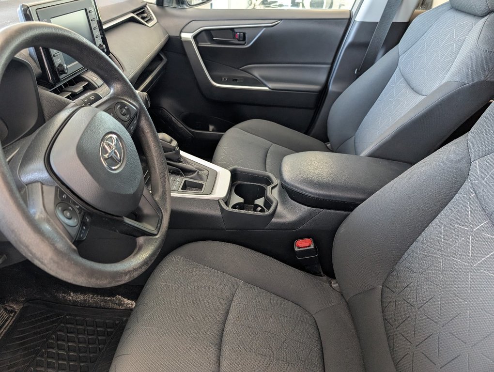 2021 Toyota RAV4 LE AWD in Magog, Quebec - 12 - w1024h768px