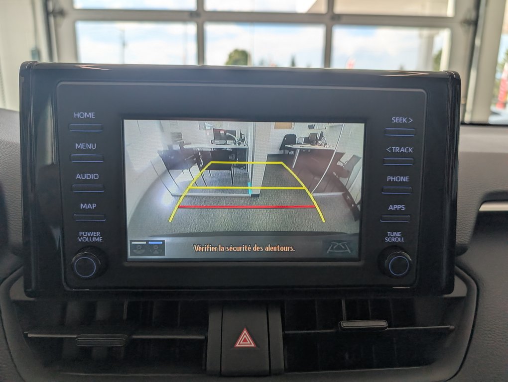 2021 Toyota RAV4 LE in Magog, Quebec - 20 - w1024h768px