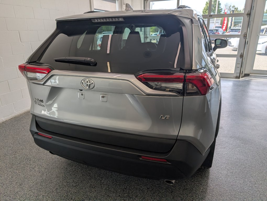 2021 Toyota RAV4 LE in Magog, Quebec - 4 - w1024h768px