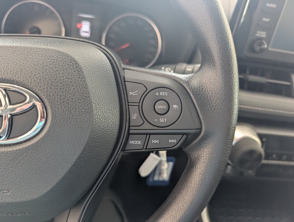 2021 Toyota RAV4 LE in Magog, Quebec - 19 - w1024h768px