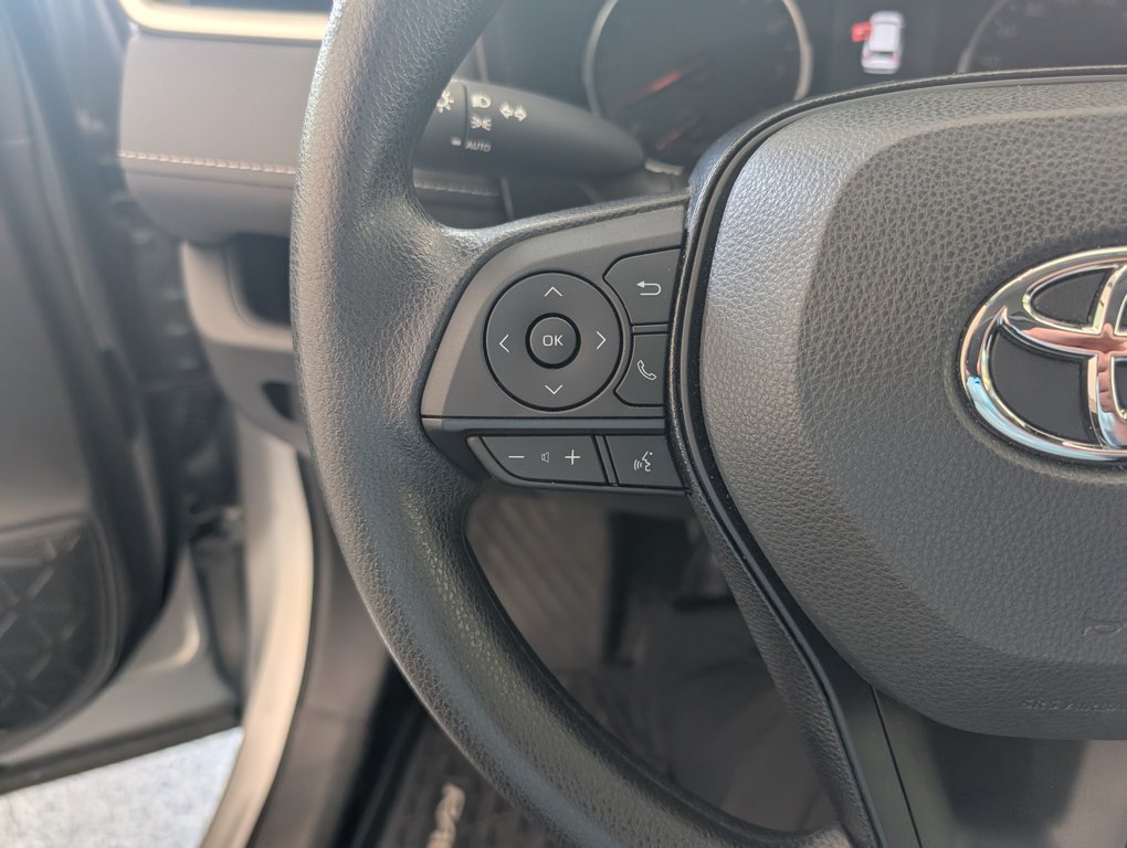 2021 Toyota RAV4 LE in Magog, Quebec - 18 - w1024h768px