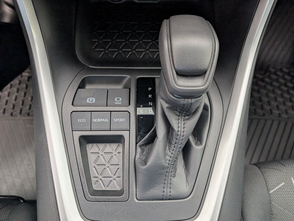 2021 Toyota RAV4 LE in Magog, Quebec - 16 - w1024h768px