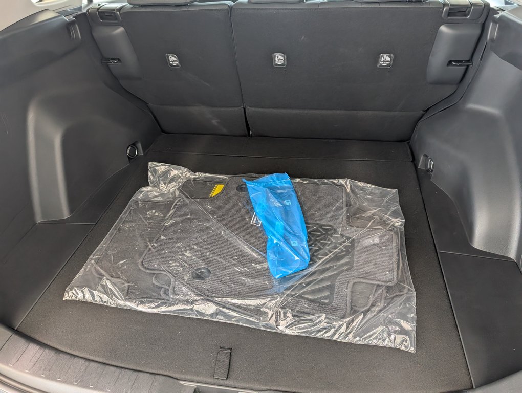 2021 Toyota RAV4 LE in Magog, Quebec - 7 - w1024h768px