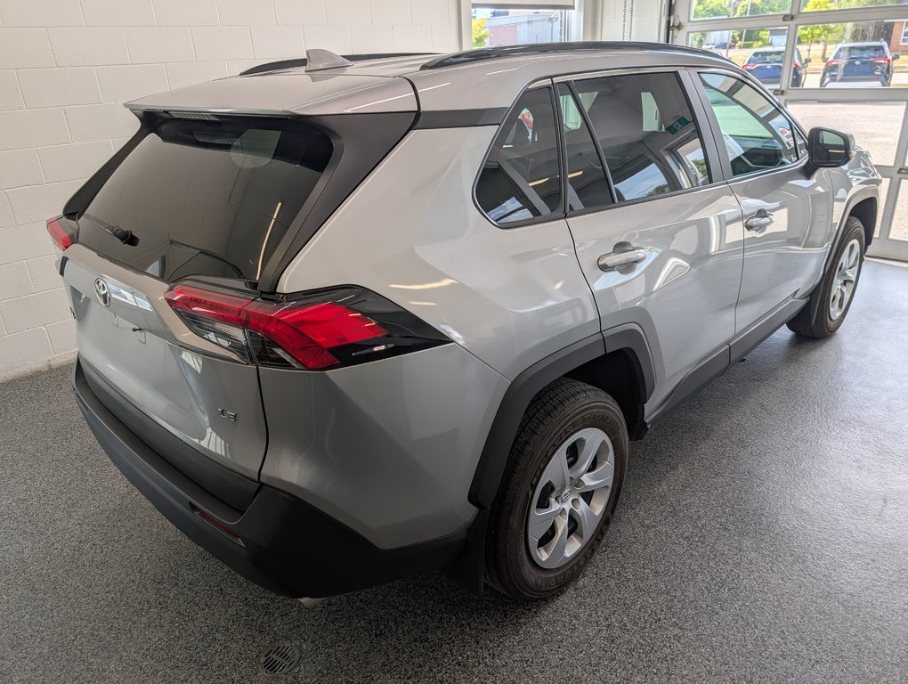 2021 Toyota RAV4 LE in Magog, Quebec - 3 - w1024h768px