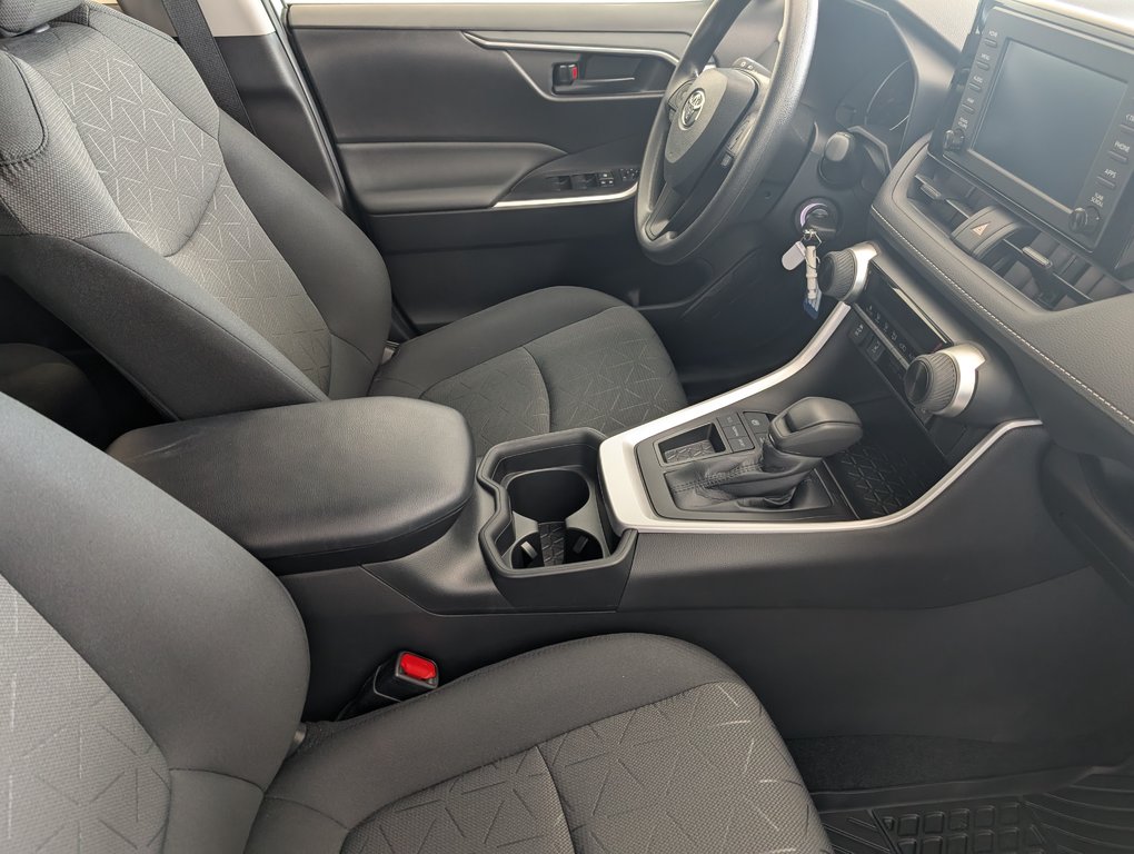 2021 Toyota RAV4 LE in Magog, Quebec - 9 - w1024h768px