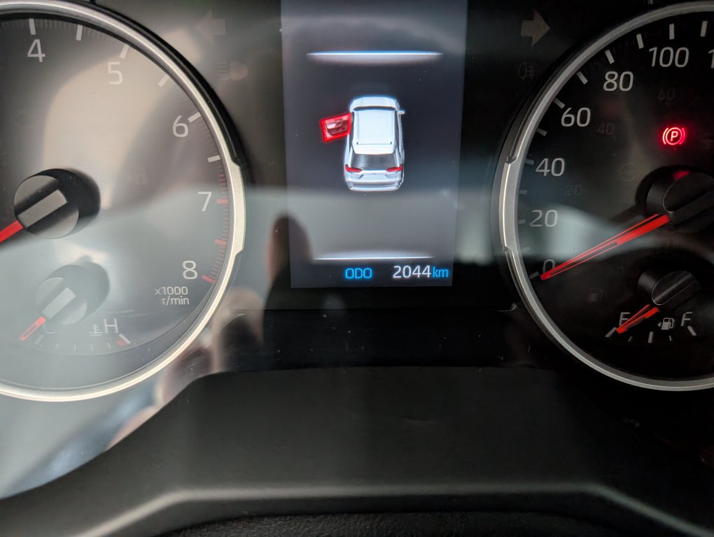 2021 Toyota RAV4 LE in Magog, Quebec - 21 - w1024h768px