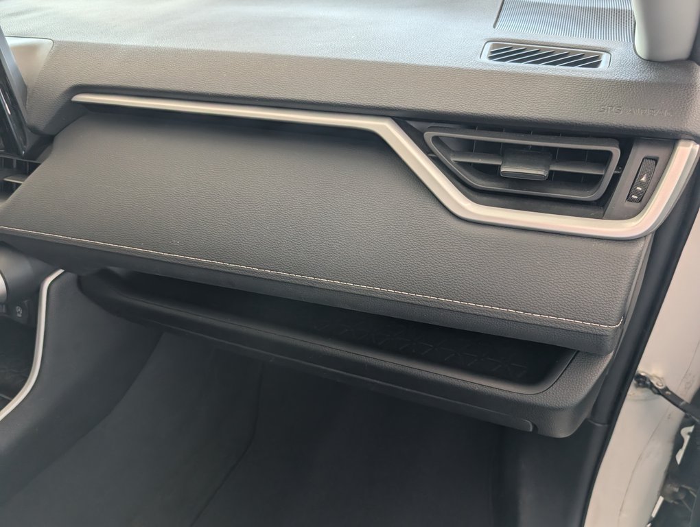 2021 Toyota RAV4 LE AWD in Magog, Quebec - 8 - w1024h768px