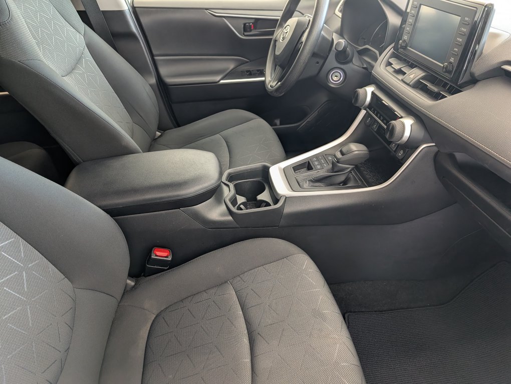 2021 Toyota RAV4 LE AWD in Magog, Quebec - 7 - w1024h768px