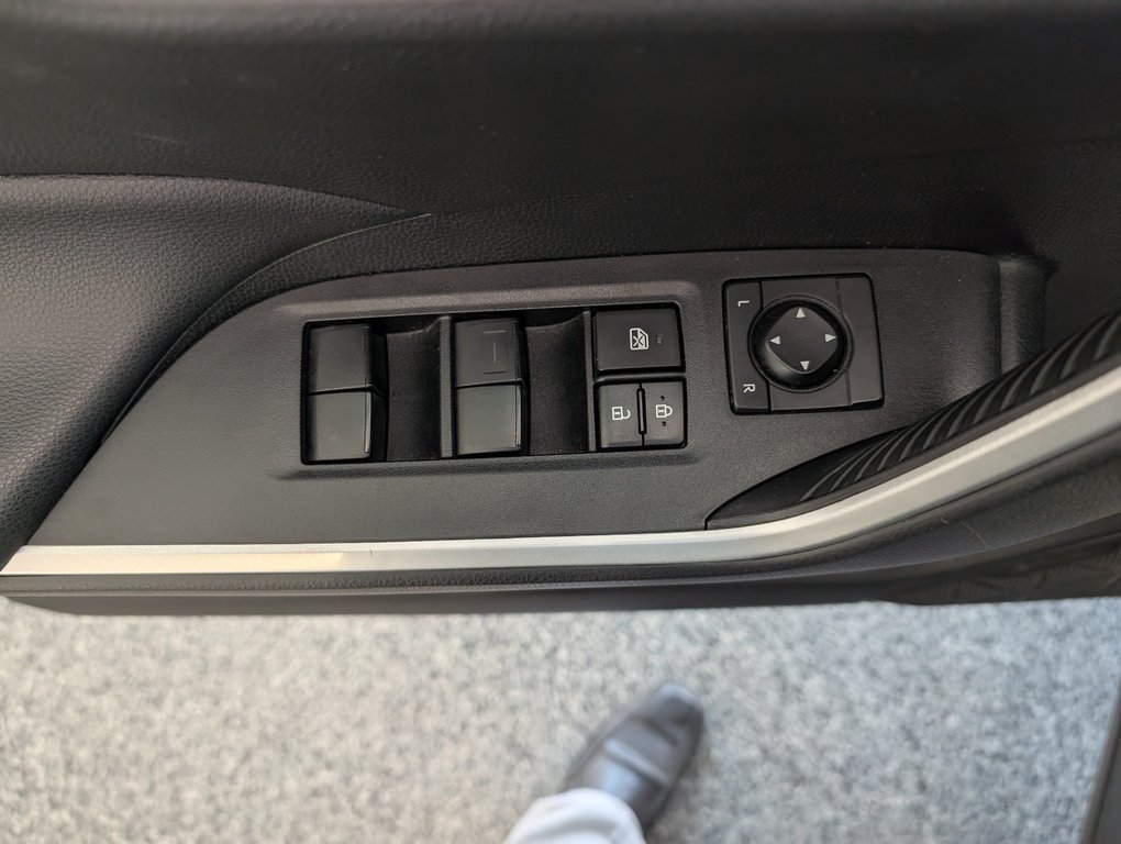 2021 Toyota RAV4 LE AWD in Magog, Quebec - 12 - w1024h768px
