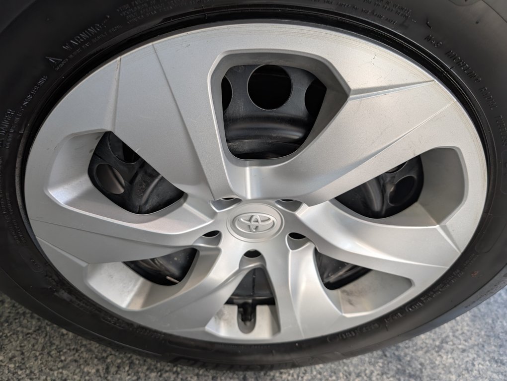 2021 Toyota RAV4 LE AWD in Magog, Quebec - 21 - w1024h768px