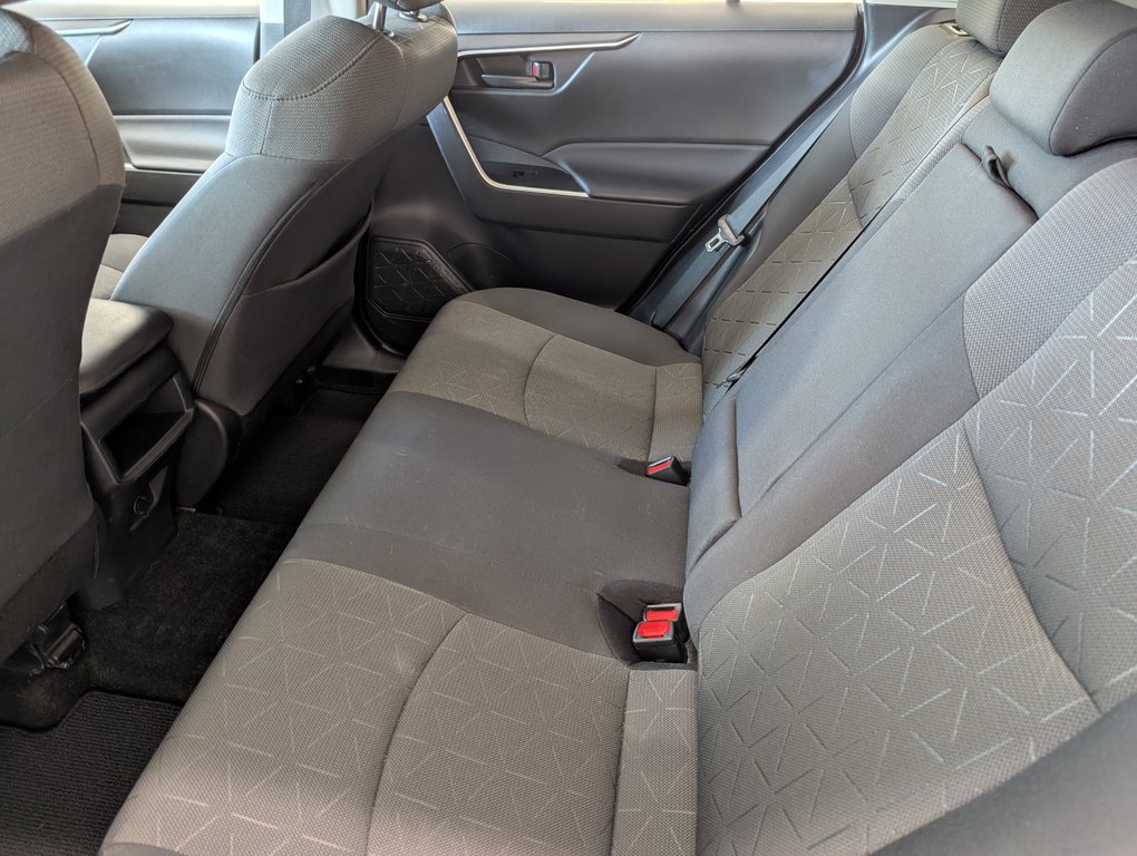 2021 Toyota RAV4 LE AWD in Magog, Quebec - 9 - w1024h768px