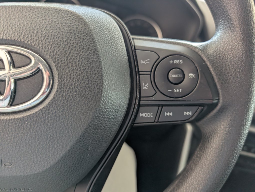 2021 Toyota RAV4 LE AWD in Magog, Quebec - 17 - w1024h768px