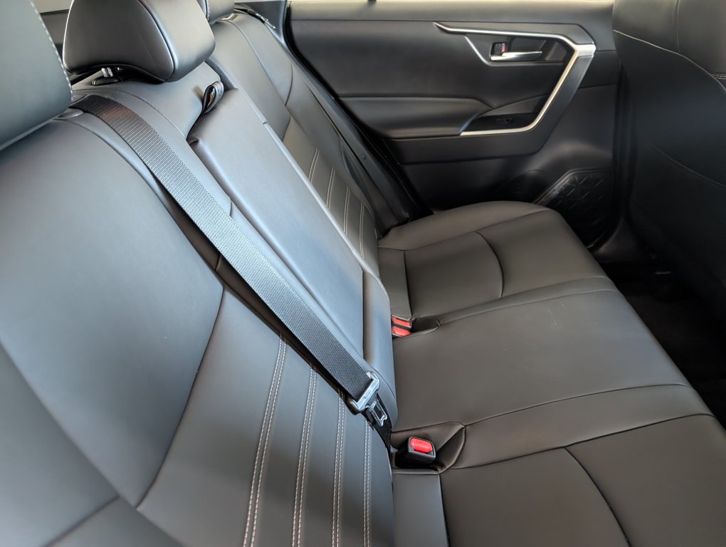 2021 Toyota RAV4 XLE Premium, AWD, in Magog, Quebec - 8 - w1024h768px