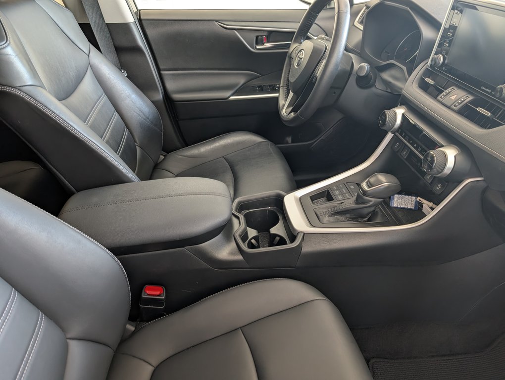 2021 Toyota RAV4 XLE Premium, AWD, in Magog, Quebec - 9 - w1024h768px