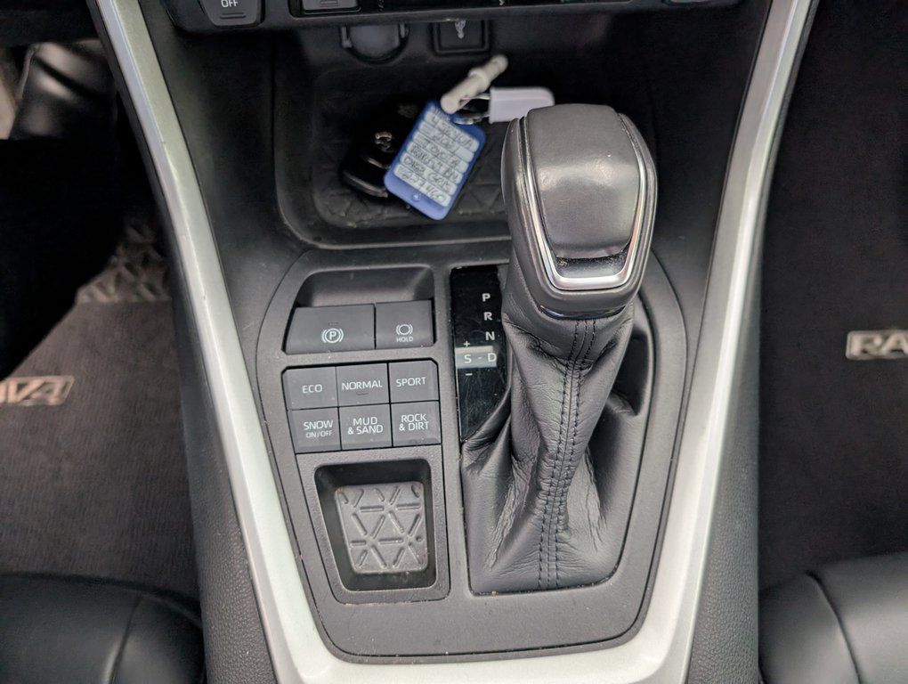 2021 Toyota RAV4 XLE Premium, AWD, in Magog, Quebec - 17 - w1024h768px