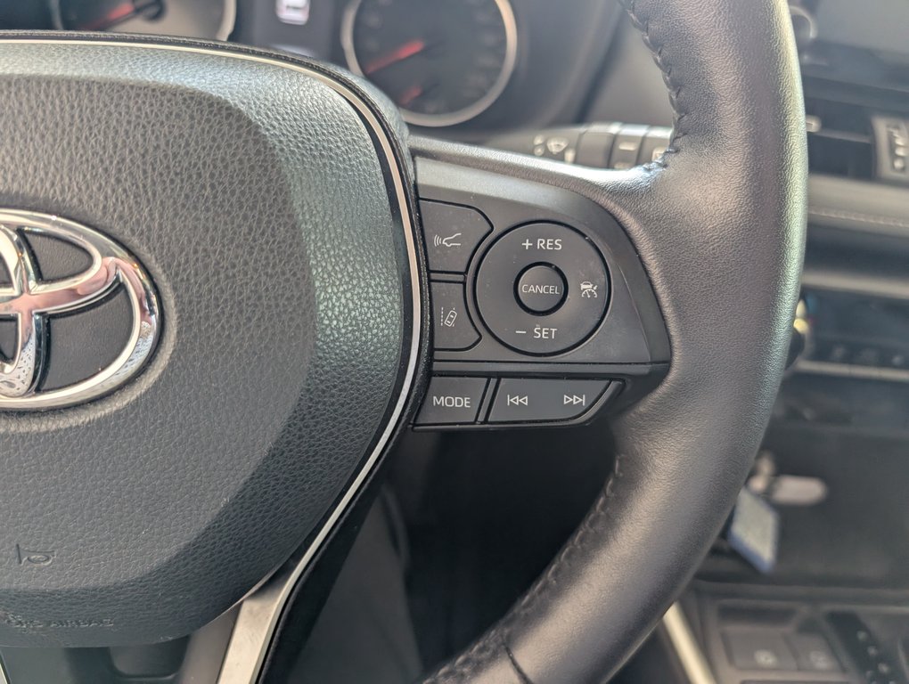 2021 Toyota RAV4 XLE Premium, AWD, in Magog, Quebec - 20 - w1024h768px