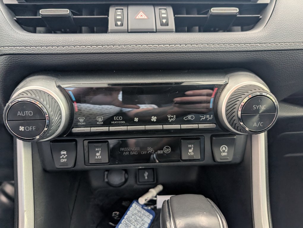2021 Toyota RAV4 XLE Premium, AWD, in Magog, Quebec - 18 - w1024h768px