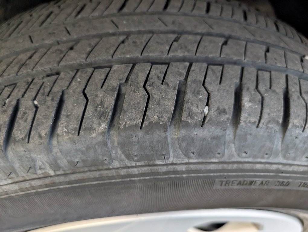 Toyota RAV4 LE AWD, 2021 à Magog, Québec - 21 - w1024h768px
